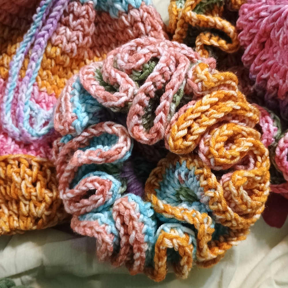 Scrunchie - Picture 16 of 16